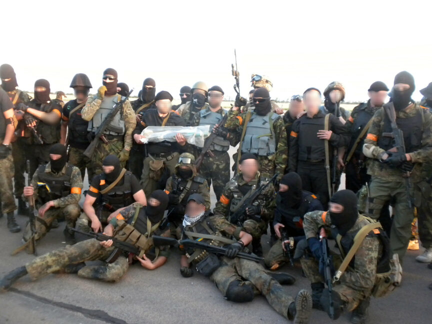 azov far right ukraine weapons 