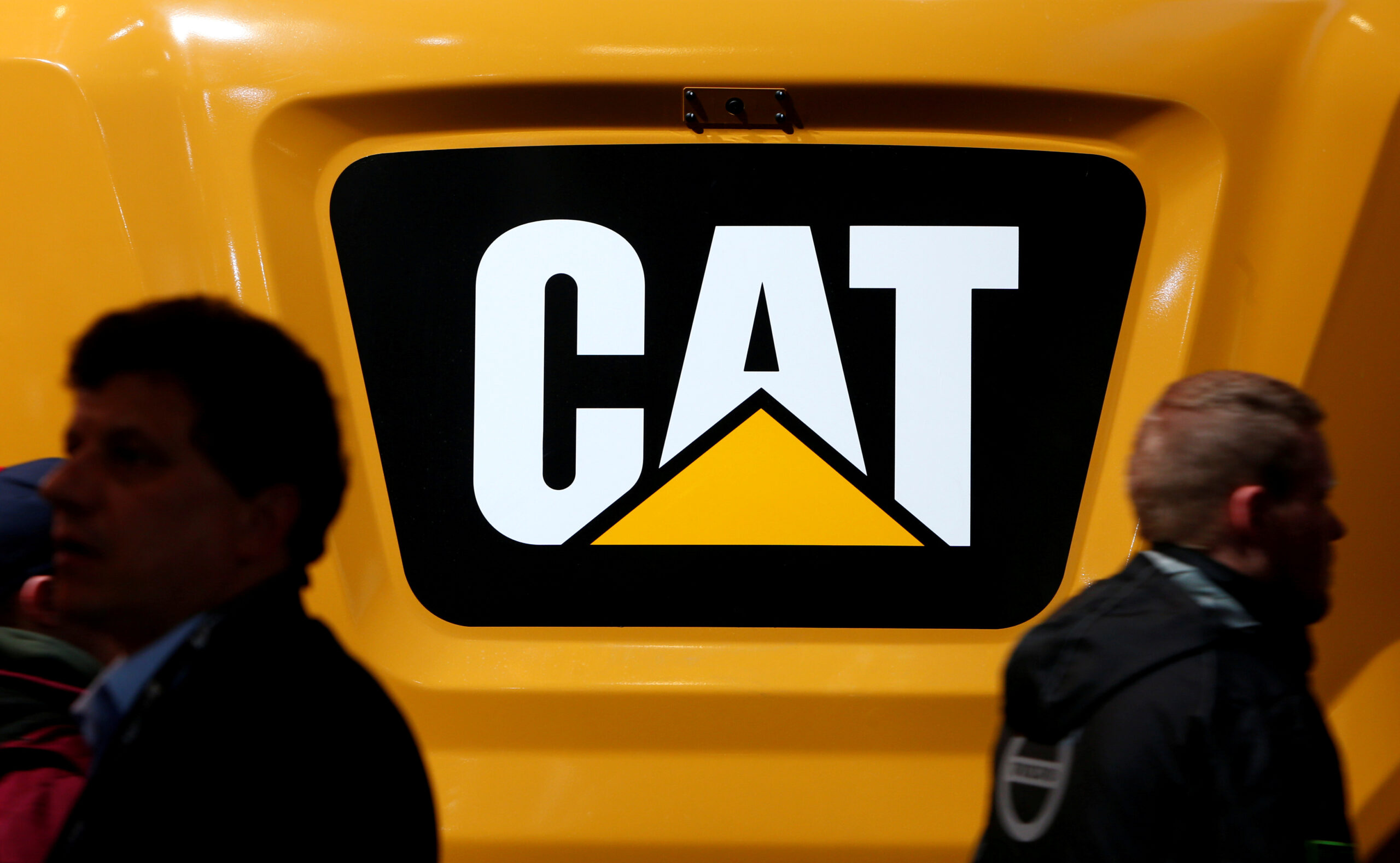 Caterpillar to Ship In BackOffice Scabs to Crush Factory Strike