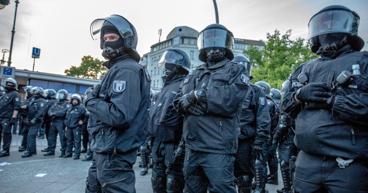 Berlin Police Brutalise Women at Anti-Violence Demonstration