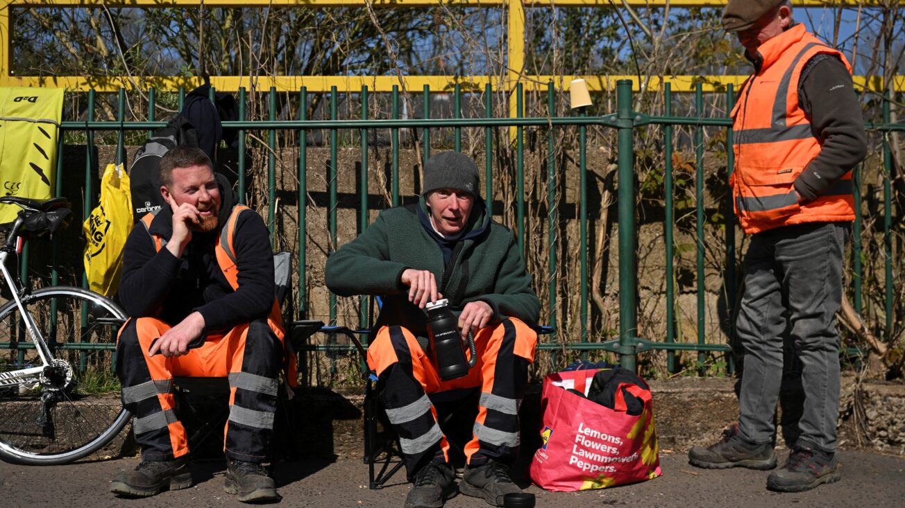 Bin workers on strike in Birmingham. REUTERS/Jaimi Joy