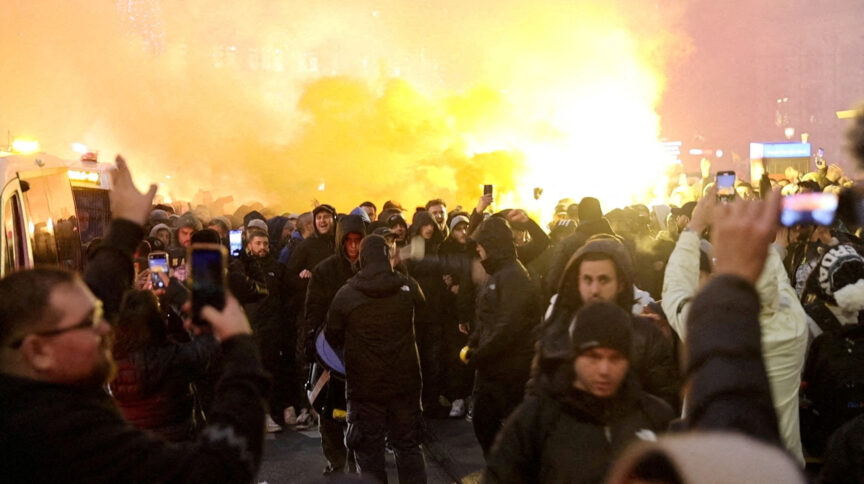 Maccabi Tel Aviv supporters demonstrate and light flares in Amsterdam, Netherlands on 7 November 2024. Photo: Michel Van Bergen/via REUTERS