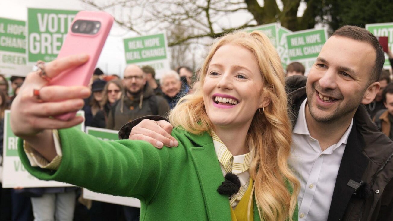 Hannah Spencer takes a selfie with Zack Polanski
