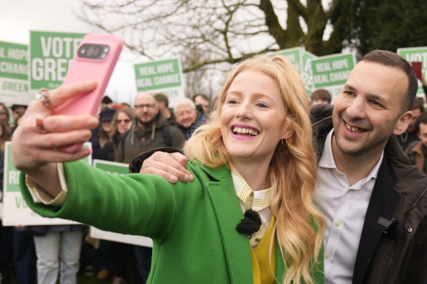 Hannah Spencer takes a selfie with Zack Polanski