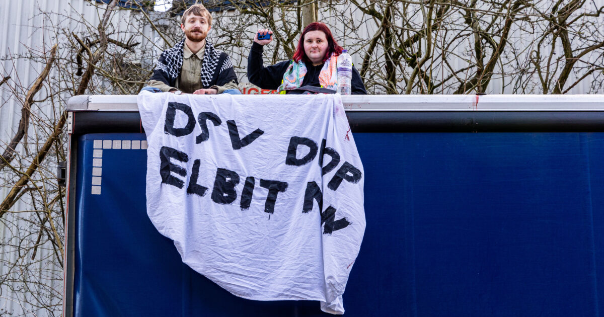 Activists Block Alleged Arms Shipment From Manchester to Israel