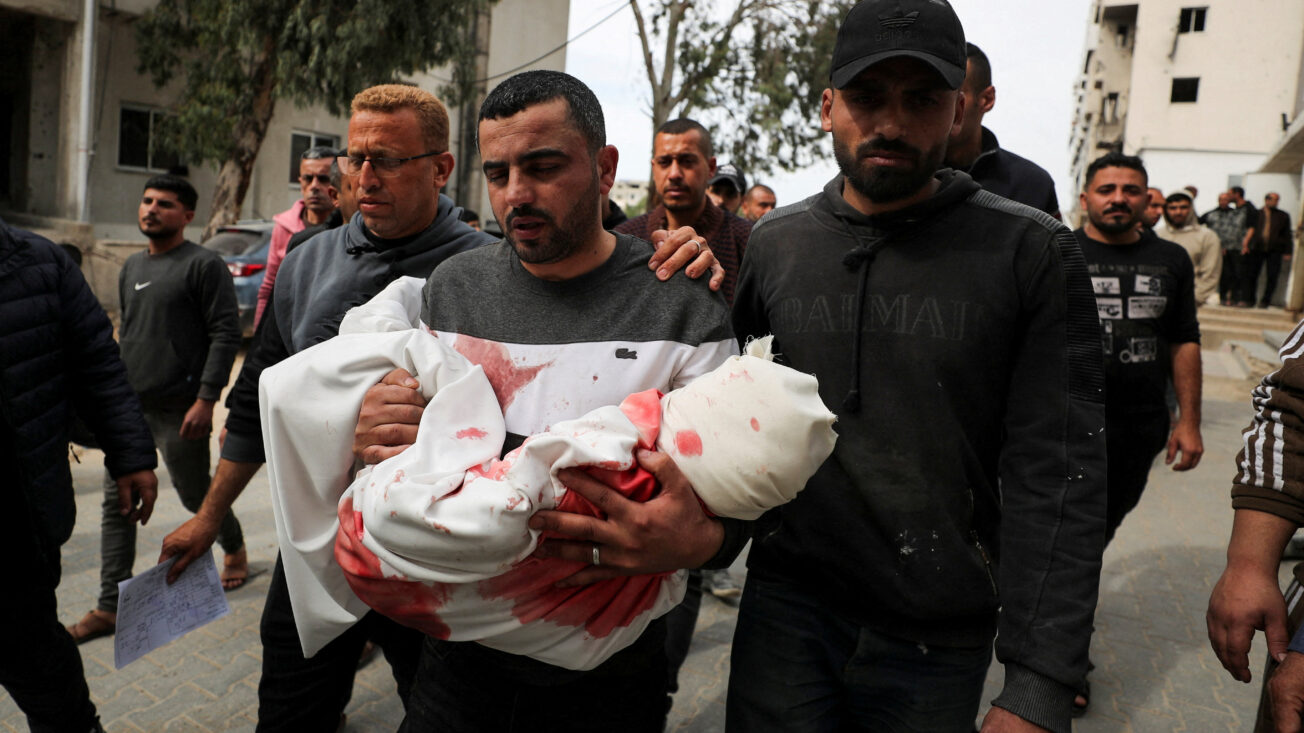 A father carries the body of his three‑year‑old child, Yahya Al‑Malahi, who was killed in an Israeli strike, according to medics, during his funeral in Gaza City, 14 April 2026. Reuters/Dawoud Abu Alkas