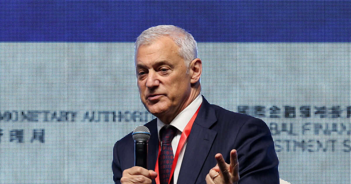 Image for Bank CEO Calls Workers ‘Lower-Value Human Capital’ and Plans to Replace Them With AI